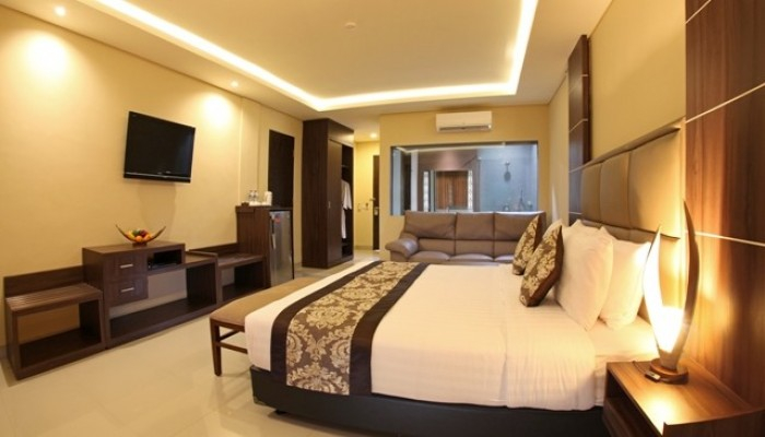 Bali Travel Onlinev | dPenjor Seminyak - Deluxe Double Room with Pool Access - 1 King Size Bed