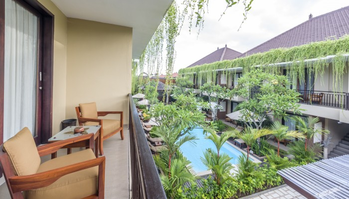 Bali Travel Onlinev | dPenjor Seminyak - Superior Double Room with Balcony- 1 King size Bed