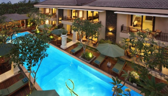 Bali Travel Onlinev | dPenjor Seminyak - Superior Double Room with Balcony- 1 King size Bed